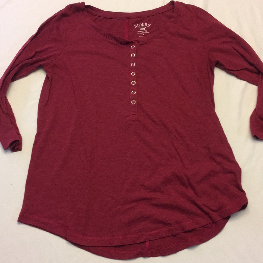 Three quarter sleeve snap front top